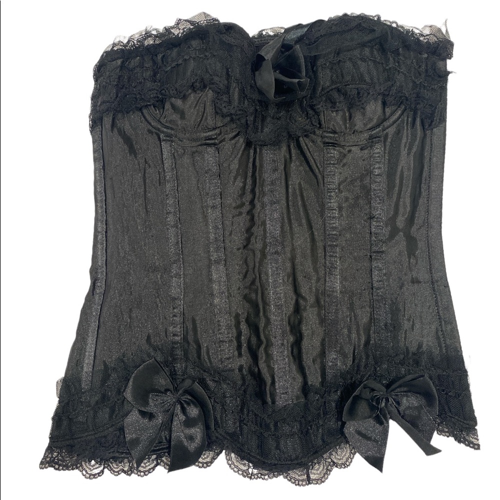 pretty black corset ⭐️
